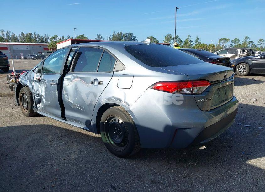 Photo 3 of 2020 Toyota Corolla LE (VIN 5YFEPRAE6LP039170)