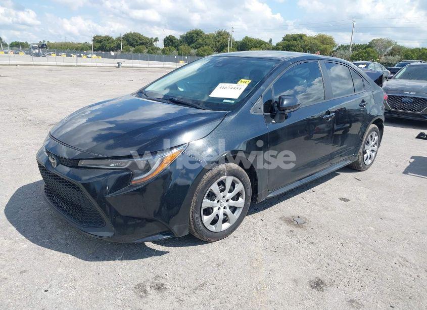 Photo 2 of 2020 Toyota Corolla LE (VIN 5YFEPRAE6LP063940)