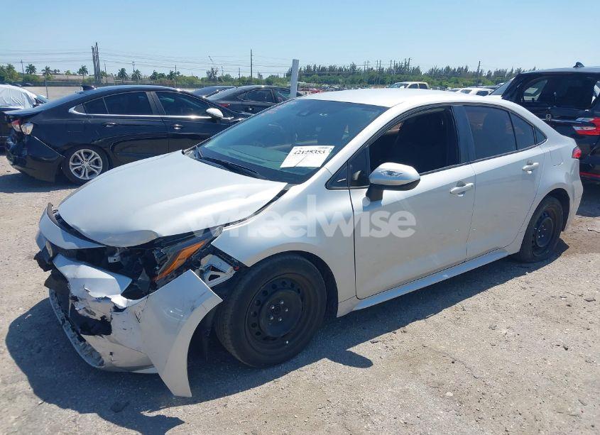 Photo 2 of 2020 Toyota Corolla LE (VIN 5YFEPRAE6LP088157)