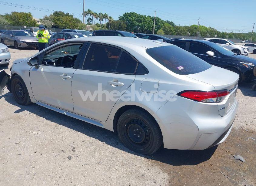 Photo 3 of 2020 Toyota Corolla LE (VIN 5YFEPRAE6LP088157)