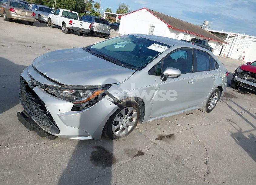 Photo 2 of 2020 Toyota Corolla LE (VIN 5YFEPRAE6LP093424)