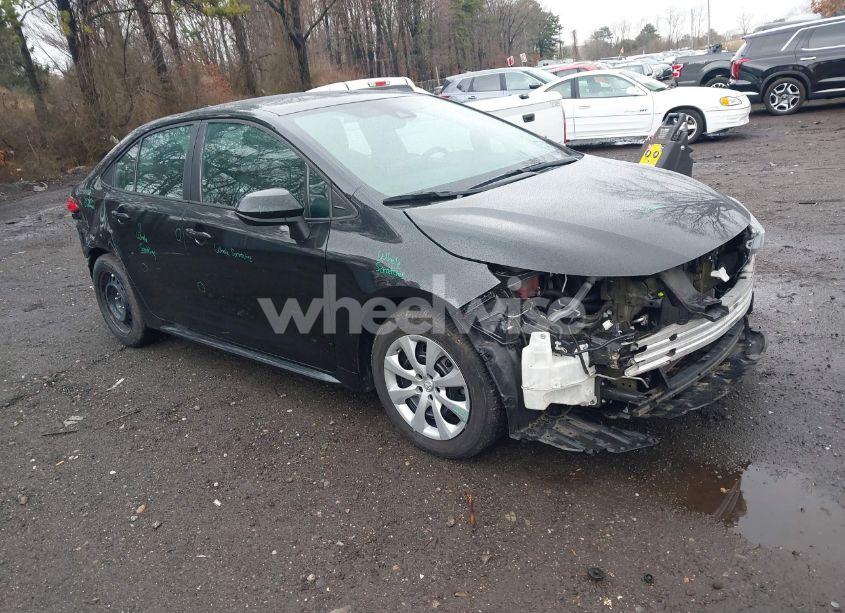 2020 Toyota Corolla LE (VIN 5YFEPRAE6LP135204) main photo