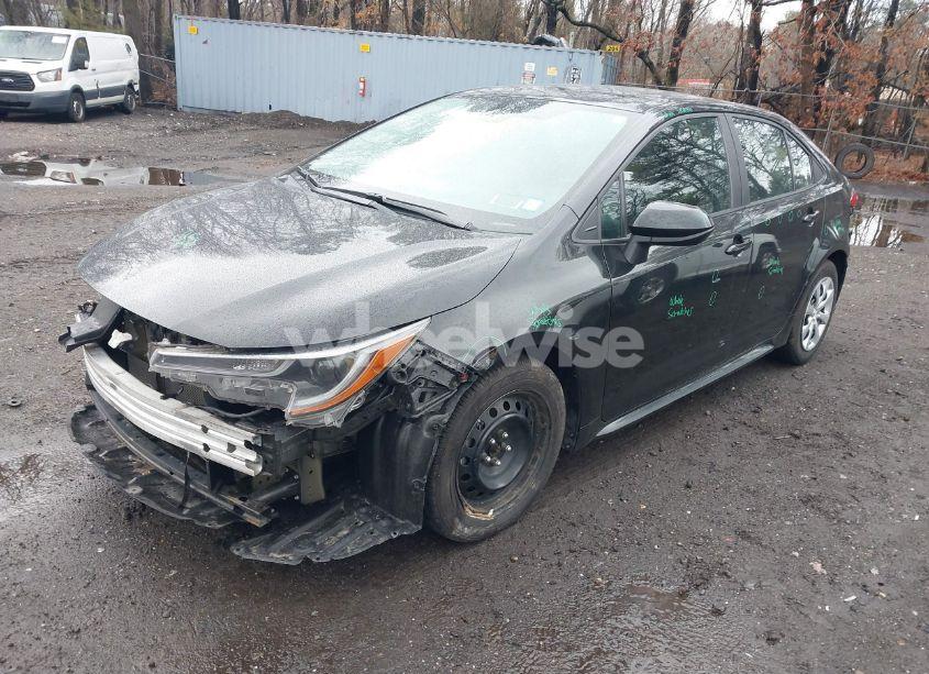 Photo 2 of 2020 Toyota Corolla LE (VIN 5YFEPRAE6LP135204)