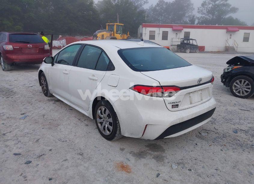 Photo 3 of 2020 Toyota Corolla LE (VIN 5YFEPRAE7LP038240)