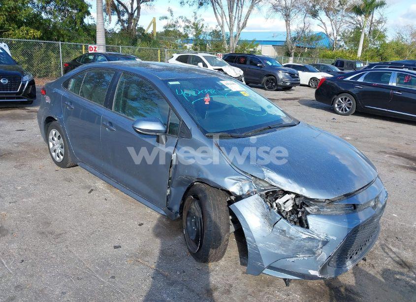 2020 Toyota Corolla LE (VIN 5YFEPRAE7LP139973) main photo