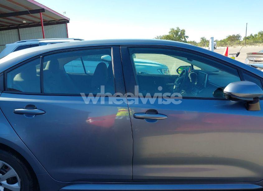 Photo 13 of 2020 Toyota Corolla LE (VIN 5YFEPRAE8LP077791)