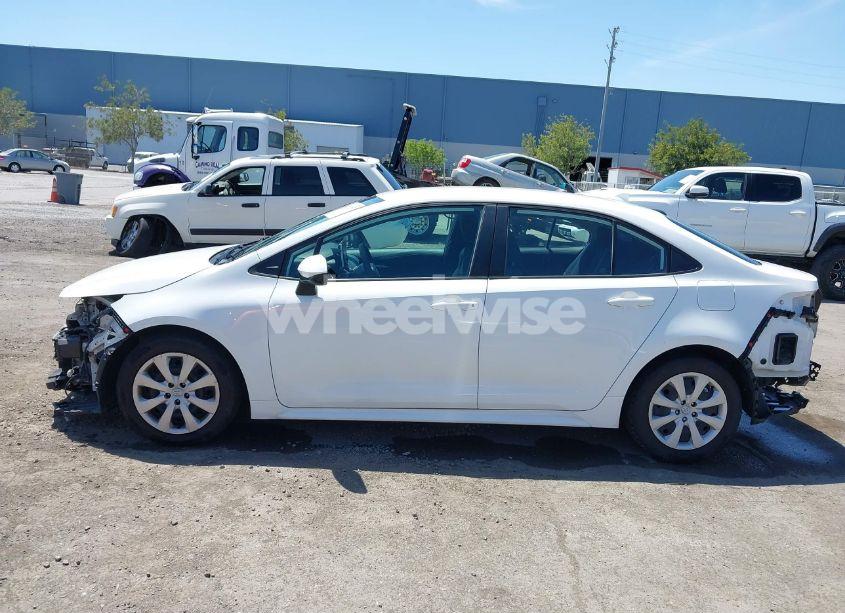 Photo 15 of 2020 Toyota Corolla LE (VIN 5YFEPRAE8LP095952)