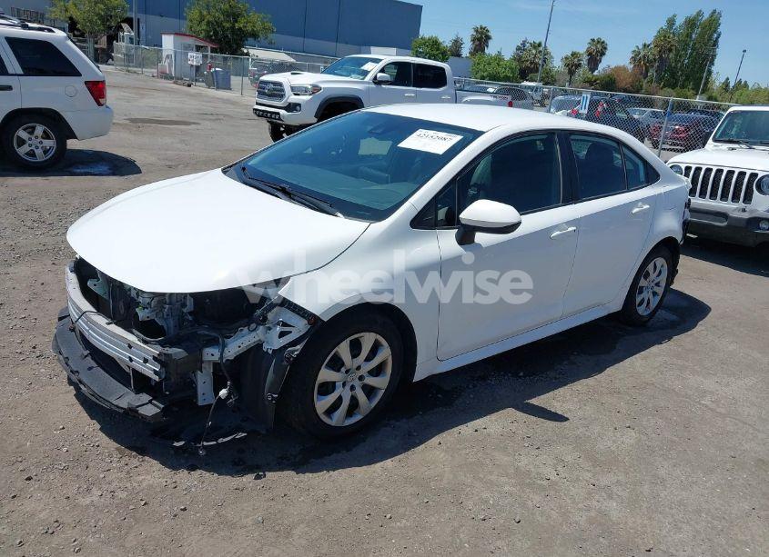 Photo 2 of 2020 Toyota Corolla LE (VIN 5YFEPRAE8LP095952)