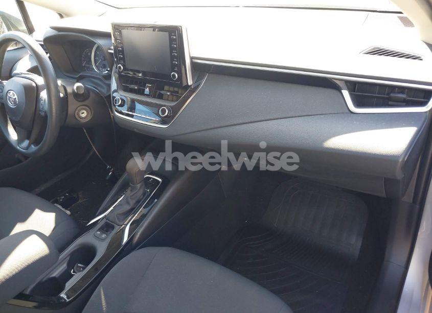 Photo 5 of 2020 Toyota Corolla LE (VIN 5YFEPRAE8LP124558)