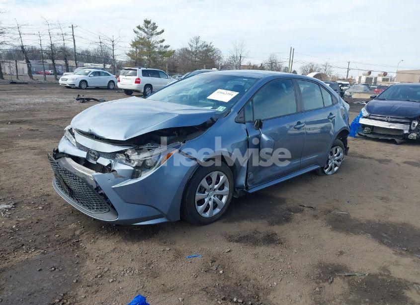 Photo 2 of 2020 Toyota Corolla LE (VIN 5YFEPRAE9LP079808)