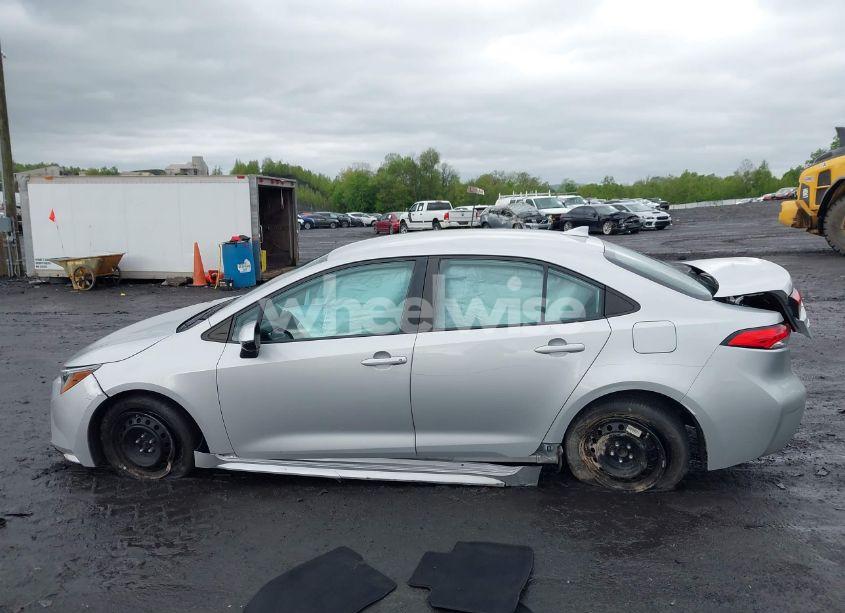 Photo 14 of 2020 Toyota Corolla LE (VIN 5YFEPRAE9LP083065)