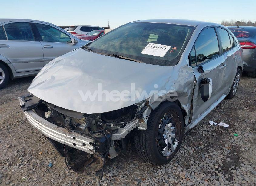 Photo 2 of 2020 Toyota Corolla LE (VIN 5YFEPRAE9LP128697)