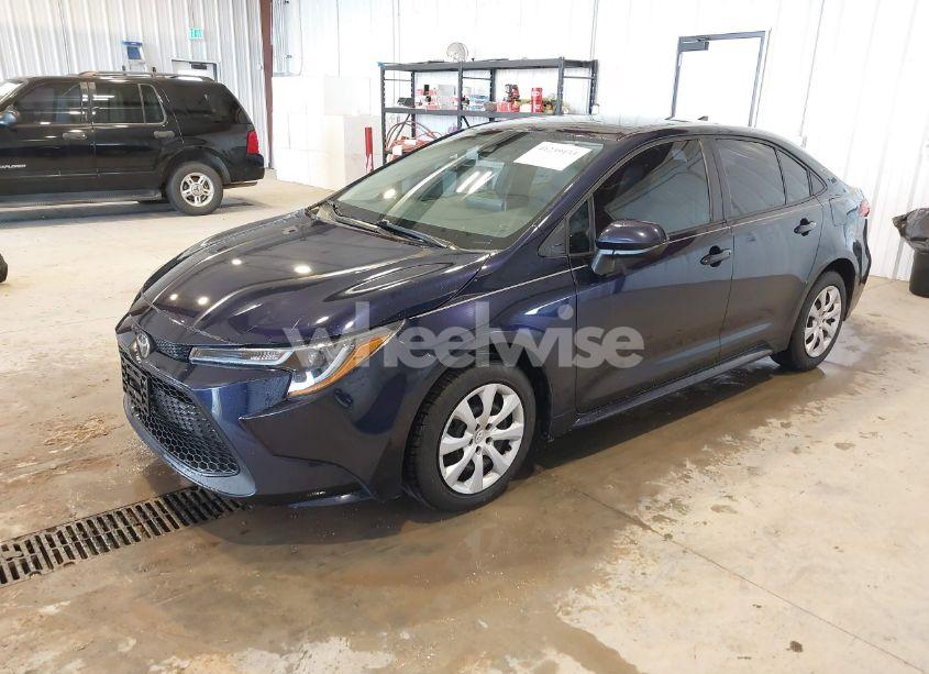 Photo 2 of 2020 Toyota Corolla LE (VIN 5YFEPRAEXLP030634)