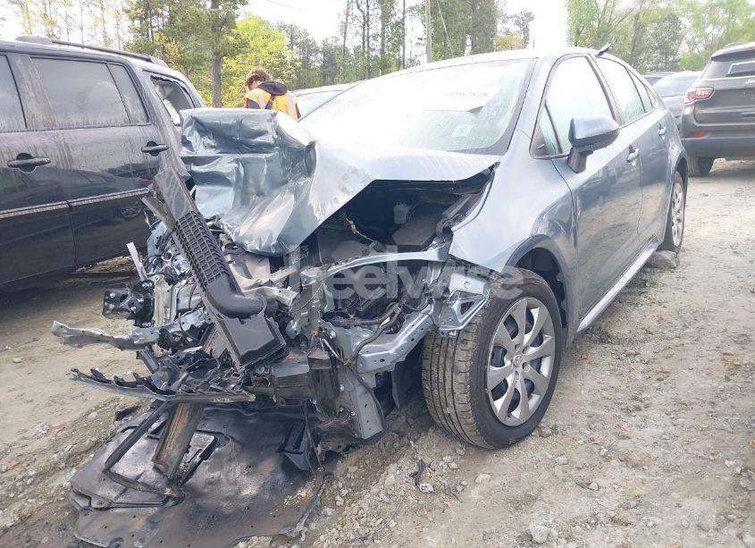 Photo 2 of 2020 Toyota Corolla LE (VIN 5YFEPRAEXLP056876)