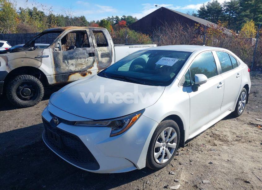 Photo 2 of 2020 Toyota Corolla LE (VIN 5YFEPRAEXLP061785)