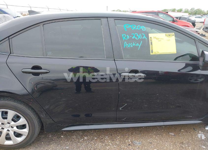 Photo 13 of 2020 Toyota Corolla LE (VIN 5YFEPRAEXLP094270)