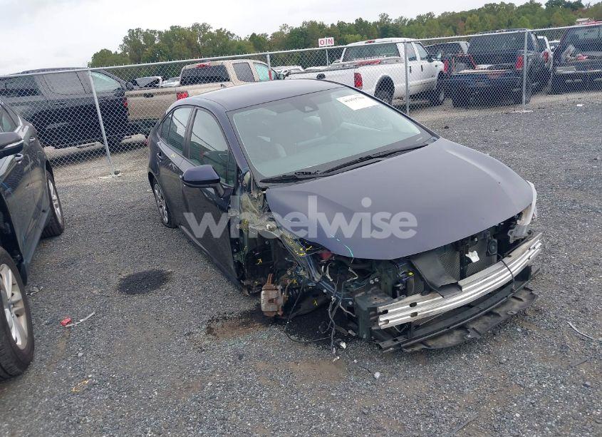 2020 Toyota Corolla LE (VIN 5YFEPRAEXLP116400) main photo