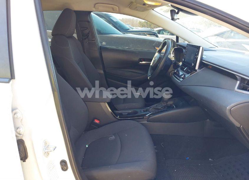 Photo 5 of 2020 Toyota Corolla LE (VIN 5YFEPRAEXLP118082)