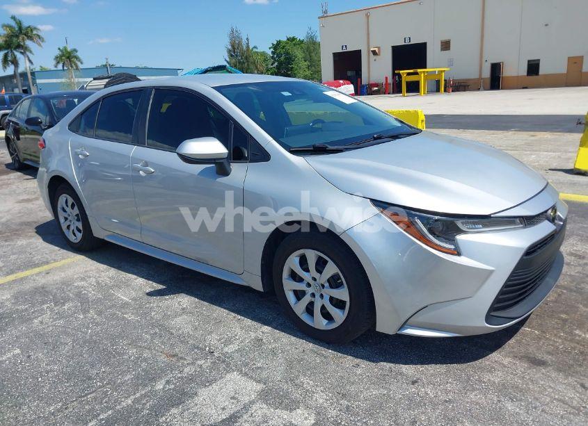 2020 Toyota Corolla LE (VIN 5YFEPRAEXLP125579) main photo