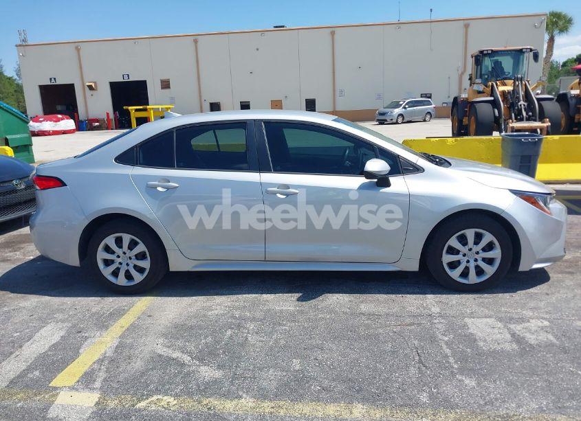 Photo 13 of 2020 Toyota Corolla LE (VIN 5YFEPRAEXLP125579)