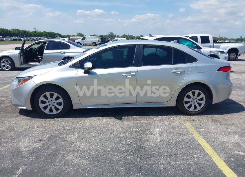 Photo 14 of 2020 Toyota Corolla LE (VIN 5YFEPRAEXLP125579)