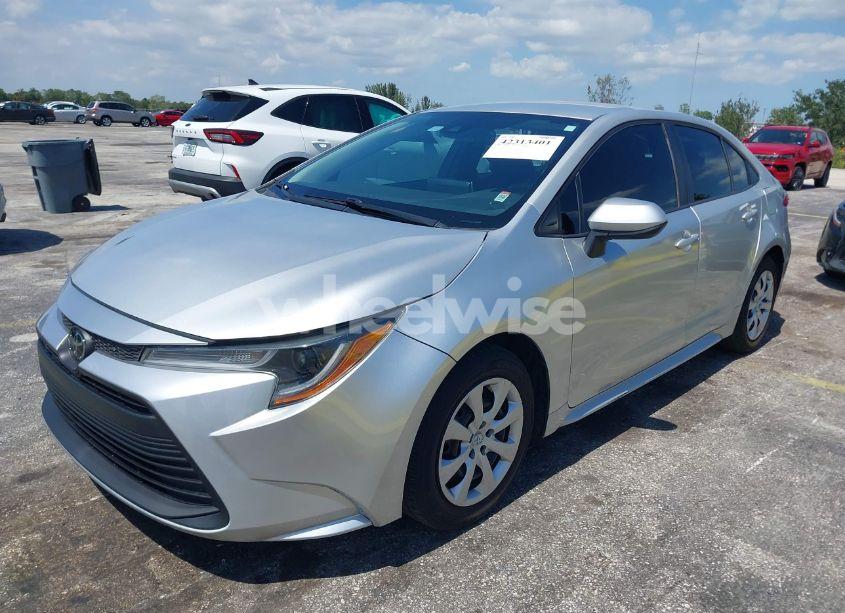 Photo 2 of 2020 Toyota Corolla LE (VIN 5YFEPRAEXLP125579)
