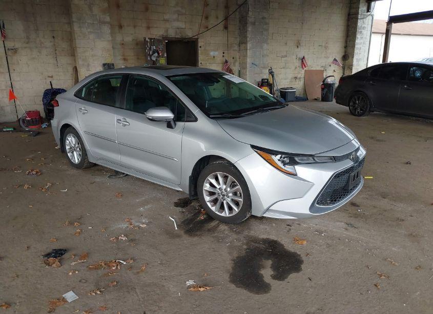 2021 Toyota Corolla XLE (VIN 5YFFPMAE1MP201635) main photo