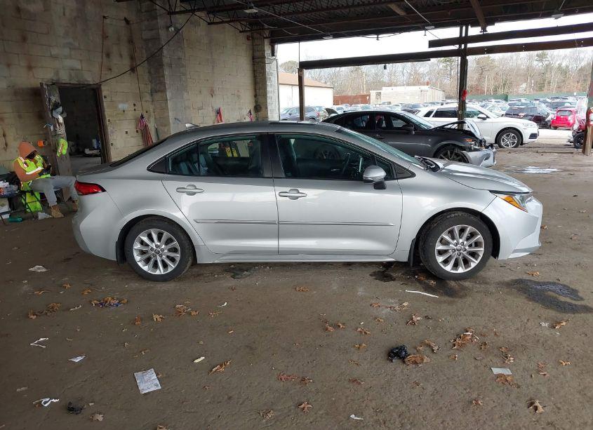 Photo 13 of 2021 Toyota Corolla XLE (VIN 5YFFPMAE1MP201635)