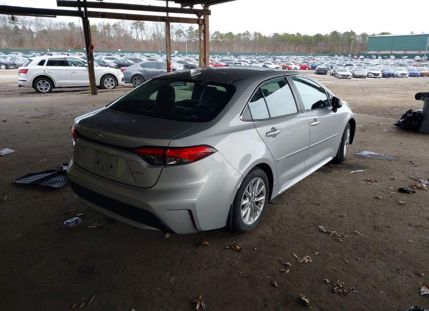 Photo 4 of 2021 Toyota Corolla XLE (VIN 5YFFPMAE1MP201635)