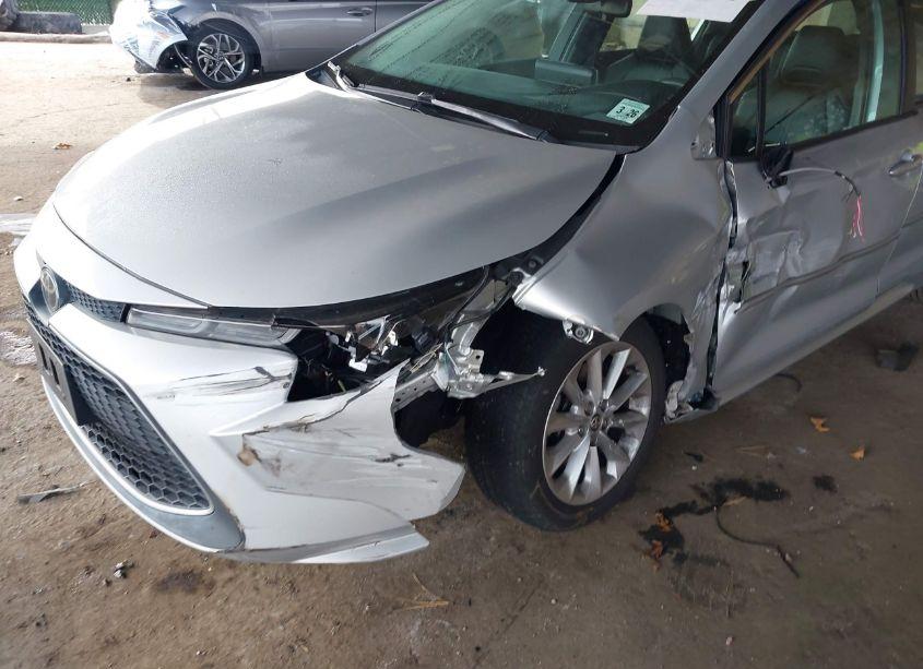 Photo 6 of 2021 Toyota Corolla XLE (VIN 5YFFPMAE1MP201635)