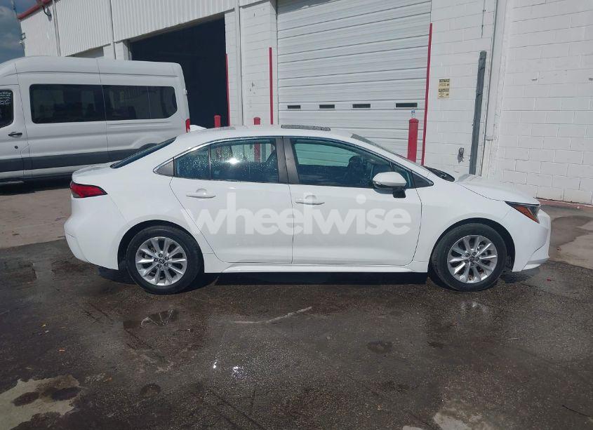 Photo 13 of 2022 Toyota Corolla XLE (VIN 5YFFPMAE2NP315127)