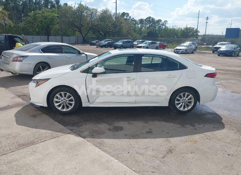 Photo 14 of 2022 Toyota Corolla XLE (VIN 5YFFPMAE2NP315127)