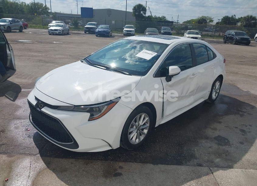 Photo 2 of 2022 Toyota Corolla XLE (VIN 5YFFPMAE2NP315127)