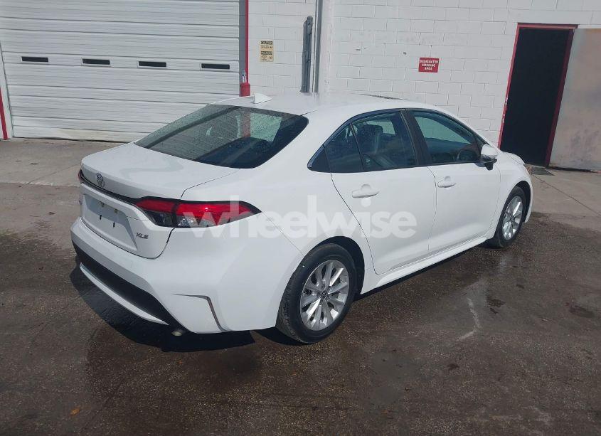 Photo 4 of 2022 Toyota Corolla XLE (VIN 5YFFPMAE2NP315127)