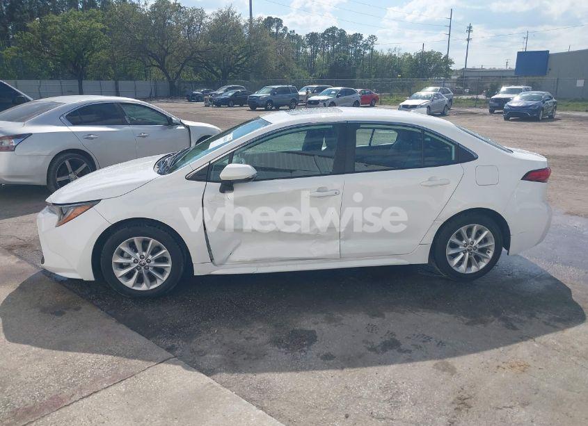 Photo 6 of 2022 Toyota Corolla XLE (VIN 5YFFPMAE2NP315127)