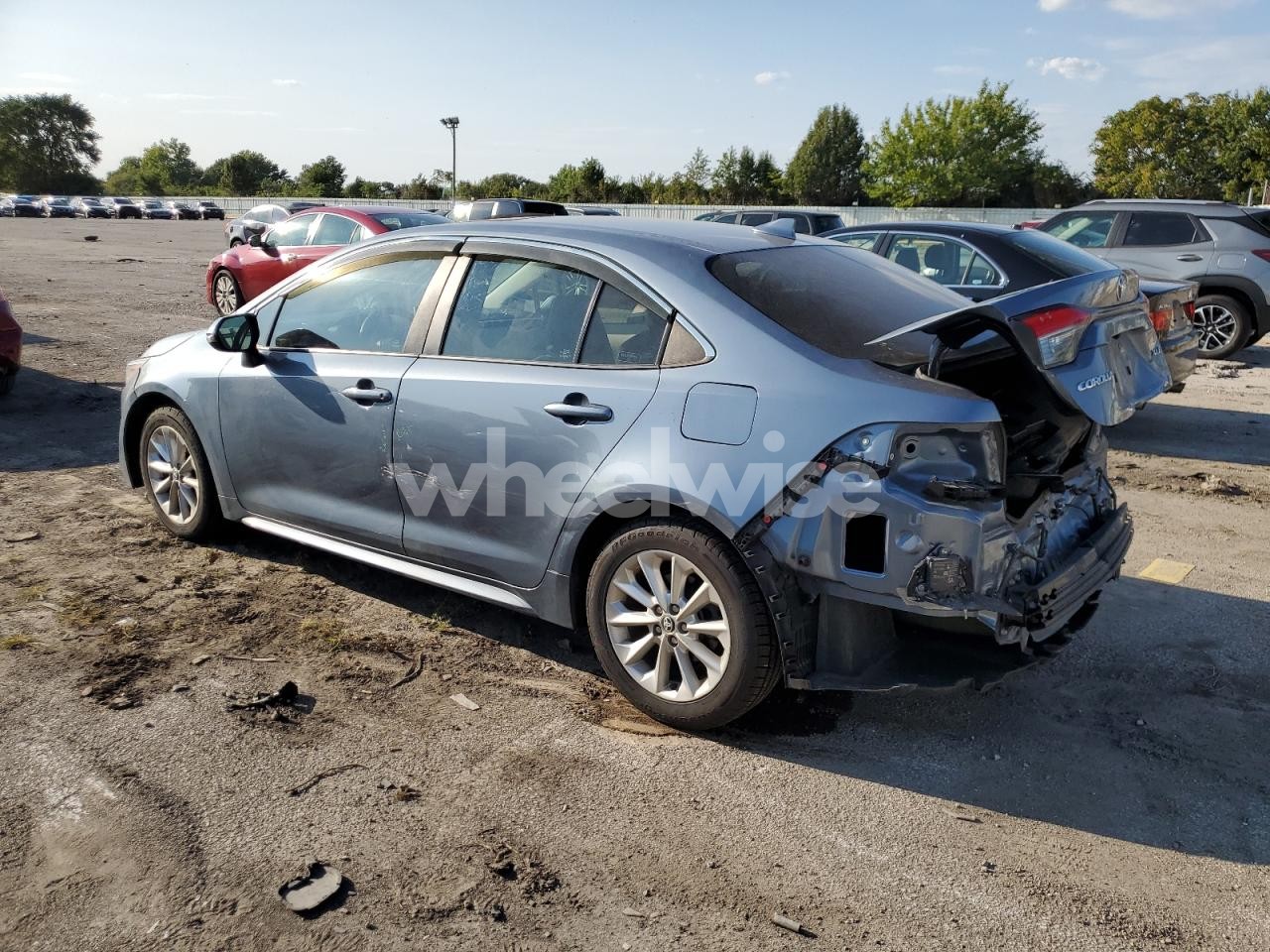 Photo 2 of 2021 TOYOTA COROLLA XLE (VIN 5YFFPMAE5MP227395)