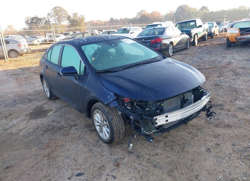 2022 Toyota Corolla XLE (VIN 5YFFPMAE8NP378149) main photo