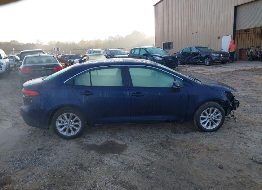 Photo 13 of 2022 Toyota Corolla XLE (VIN 5YFFPMAE8NP378149)