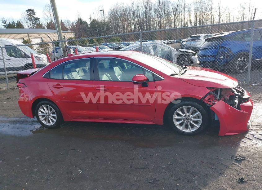 Photo 13 of 2021 Toyota Corolla XLE (VIN 5YFFPMAE9MP194966)