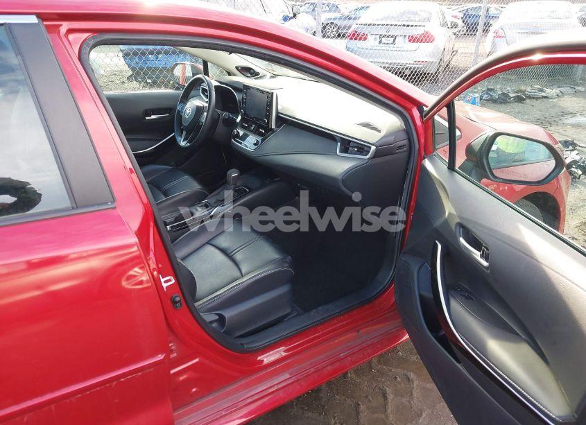 Photo 5 of 2021 Toyota Corolla XLE (VIN 5YFFPMAE9MP194966)