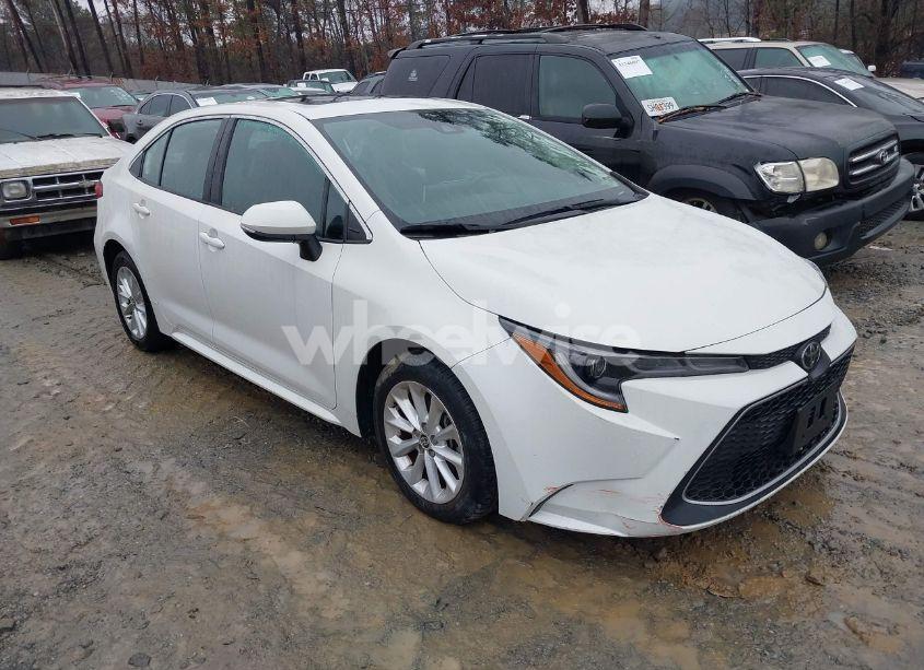 2020 Toyota Corolla XLE (VIN 5YFFPRAE2LP048324) main photo