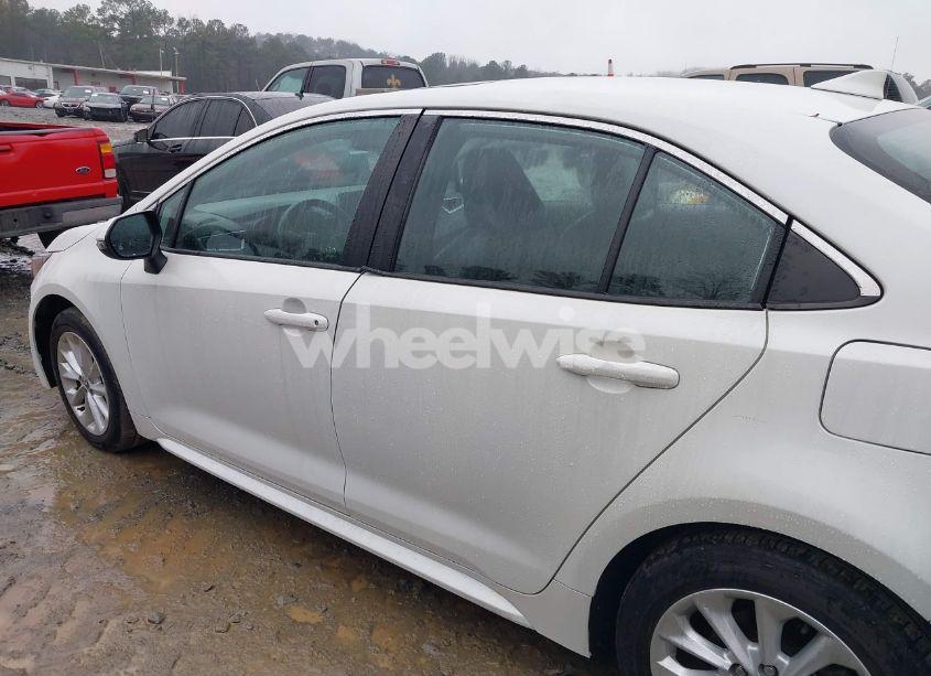 Photo 15 of 2020 Toyota Corolla XLE (VIN 5YFFPRAE2LP048324)