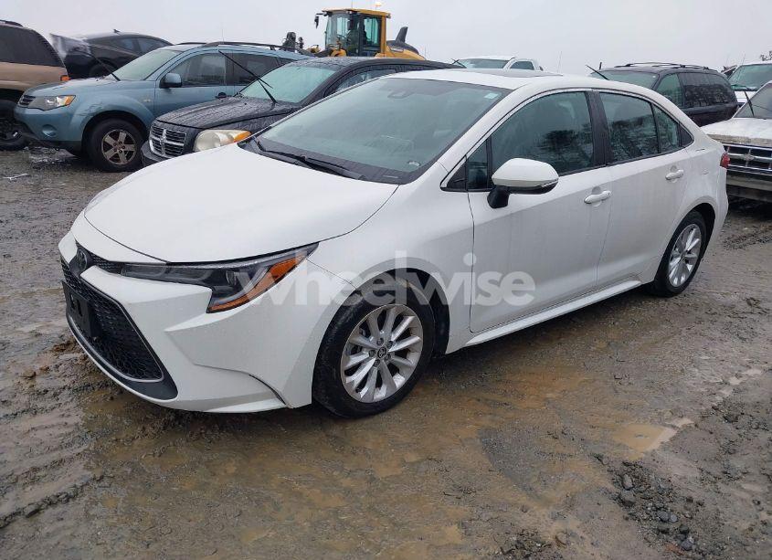 Photo 2 of 2020 Toyota Corolla XLE (VIN 5YFFPRAE2LP048324)