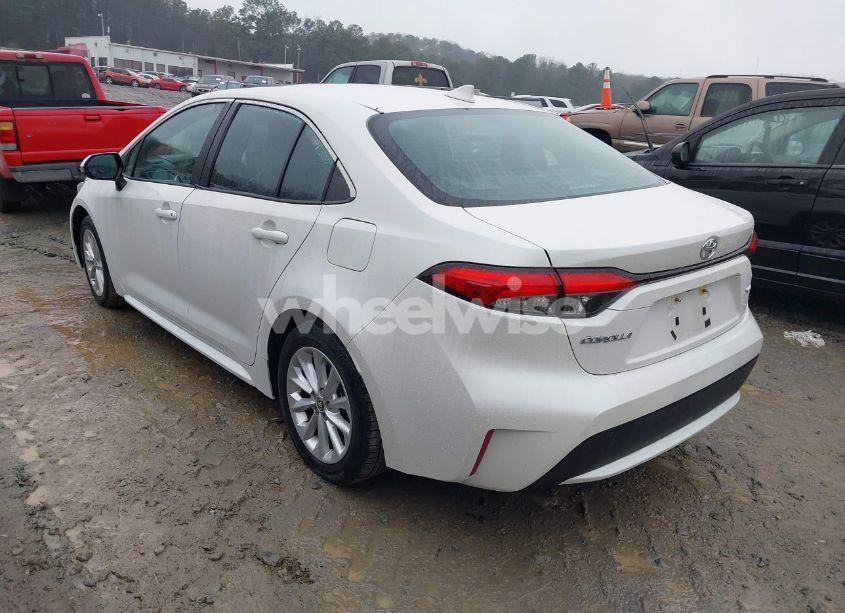 Photo 3 of 2020 Toyota Corolla XLE (VIN 5YFFPRAE2LP048324)