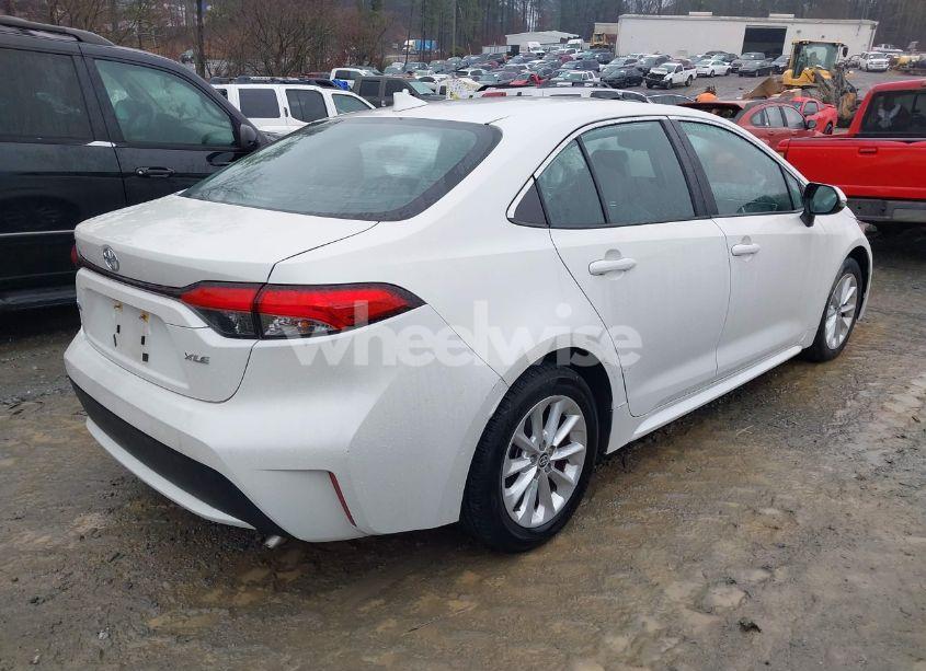 Photo 4 of 2020 Toyota Corolla XLE (VIN 5YFFPRAE2LP048324)