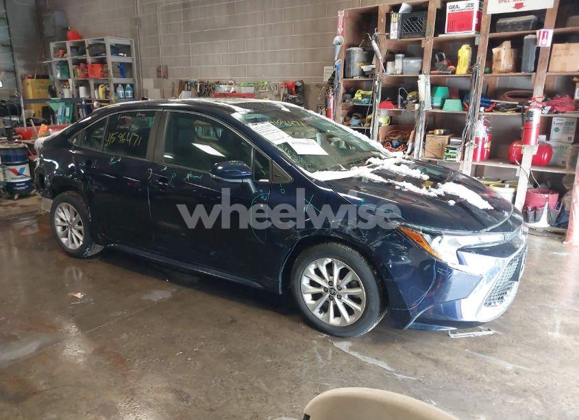 2020 Toyota Corolla XLE (VIN 5YFFPRAE7LP050098) main photo