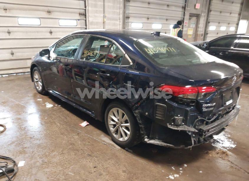 Photo 3 of 2020 Toyota Corolla XLE (VIN 5YFFPRAE7LP050098)