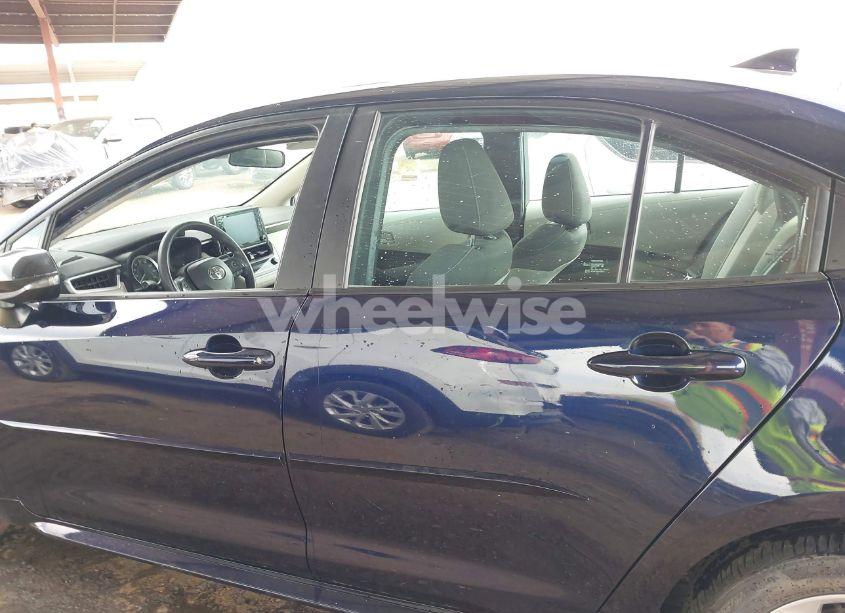 Photo 14 of 2022 Toyota Corolla LE (VIN 5YFHPMAE8NP334547)