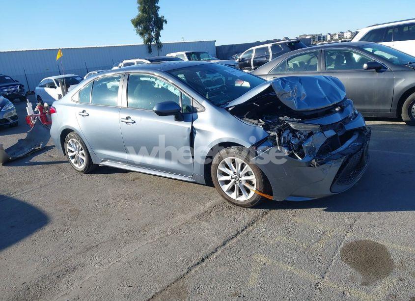 2020 Toyota Corolla LE (VIN 5YFHPRAE0LP134062) main photo