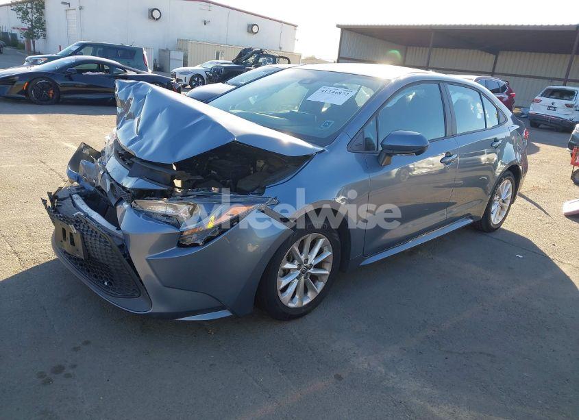 Photo 2 of 2020 Toyota Corolla LE (VIN 5YFHPRAE0LP134062)